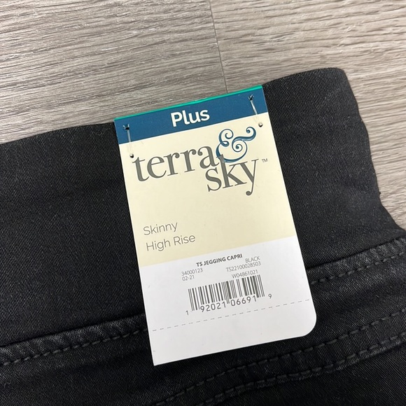 Terra & Sky Women’s skinny high rise legging capri - NWT - black - size 0x (14w) - Picture 4 of 9